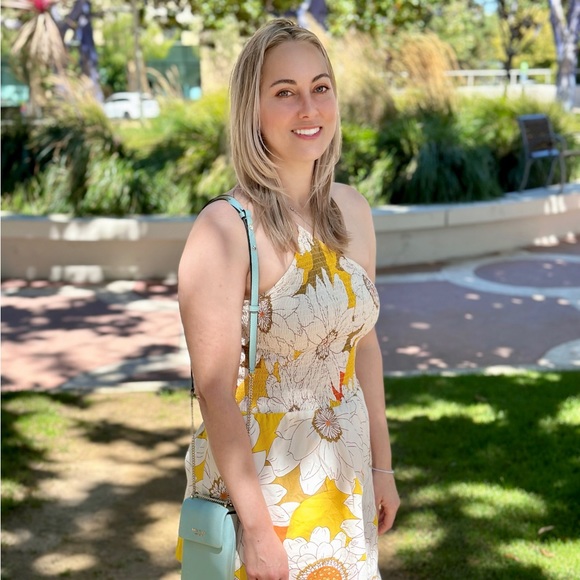 Hi! I’m Erin - Picture 1 of 2